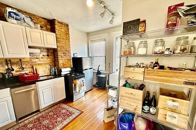 Call NOW for showings! 617-236-8550 - CHARTER ST - LRG MODERN NORTH END 2BR/1BA FOR *9/1/2025* W/ LNDRY IN BLDNG, EQUAL BDRMS, EIK W/ DW! Apartments