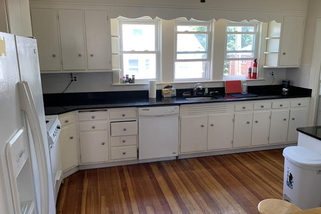 kitchen - Updated 10/18/24 Great 5 bed house on Foster, Call/text/email to see this and more!