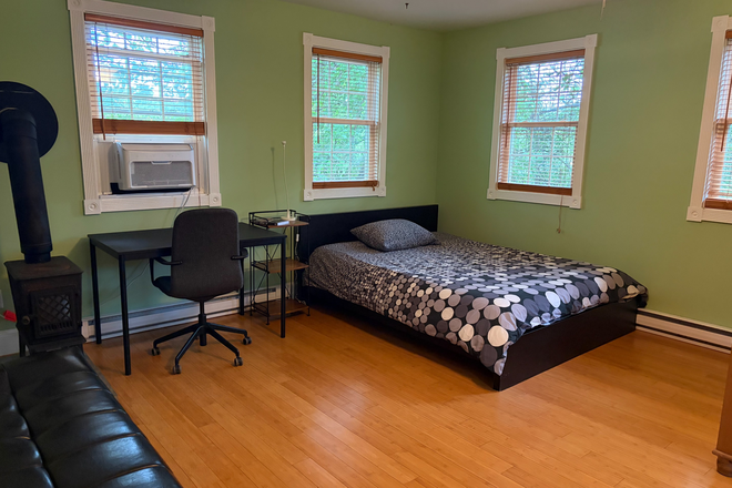 Studio | Queen size bed - Charming Furnished Studio in Belmont—$1,200/Month (Utilities Included!)