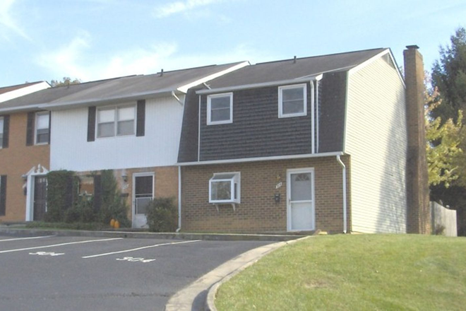 Photo - 3 Bedroom 1.5 Bath Townhouse