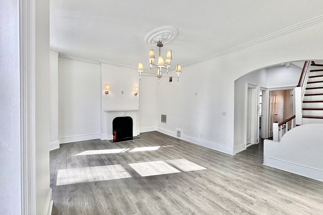 Call NOW for showings! 617-236-8600 - FORT AVE - GORGEOUS 4BR DUPLEX ON FORT HILL FOR *9/1/2026* W/ 2 BATH, W/D IN UNIT, YARD, EIK, DW! Apartments
