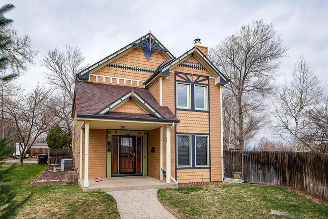 Outside Street View - Gorgeous 6bd/4ba Home- DU STUDENT HOUSING! AVAILABLE FALL SEMESTER 2026