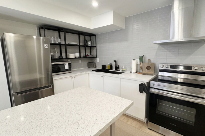 Kitchen - Bright Furnished 1BR | 750 Sq Ft | All-Inclusive | Near Lansdowne Station Duplex