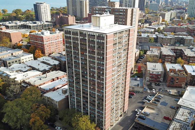 Building - Apartment in Uptown, looking for third roommate!