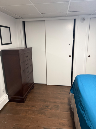 Dressor - 1 bedroom (share kitchen and bath) House