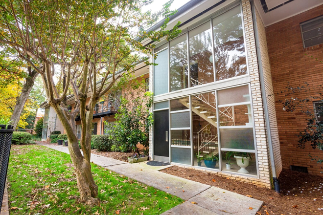 Outside - Heathwood Gardens Condominiums