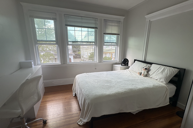 Bedroom - Bedroom sublet in duplex unit close to campus Duplex