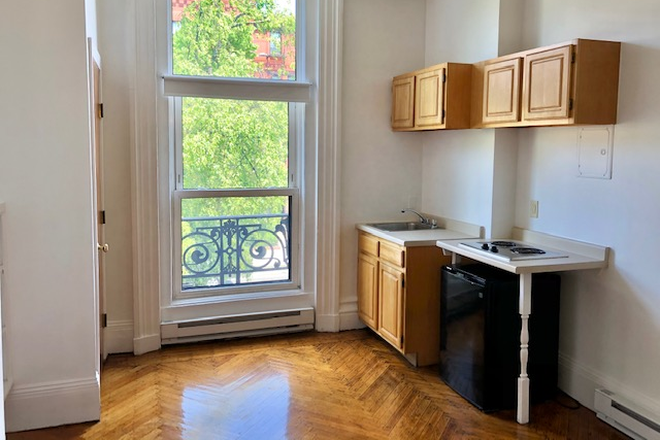 visit hubrealtyproperties.com - Back Bay, nice studio next to Charles River and MIT campus Apartments