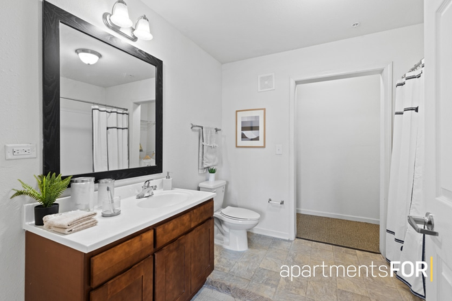 Bathroom - Varsity House