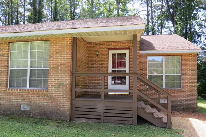 Outside street view - 131 King Henry Way Duplex