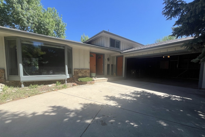 Front of the house - Spacious House in Chill Neighborhood (Right off of Baseline)