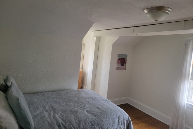 Bedroom - Private Furnished Mini-Suite w/ Bath, Utilities Included Near USJ, UConn Law & UHART House