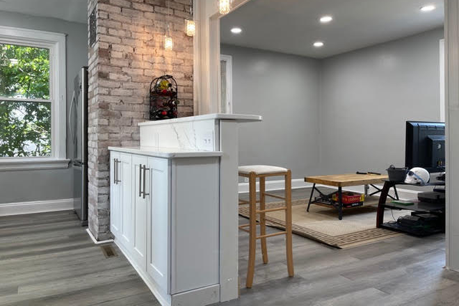 Kitchen/Common - Luxury 4bd/2bth House - 1/2 Block to XU