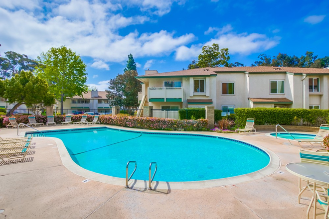 Pool - La Jolla Terrace, beautiful, fully remodeled condo, prime location walking distance from UCSD.