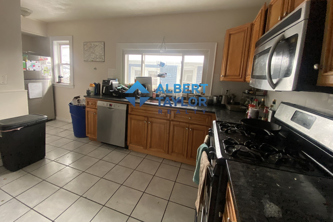 Kitchen - Huge 6 Bed 2 Bath!! Rental