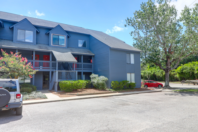 Exterior - End Unit Condo in Brigadier on James Island 1,472 Sq Ft