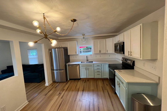 Photo - *RENOVATED KITCHEN AND BATHS!* 2 Bedroom, 2.5 Bath House