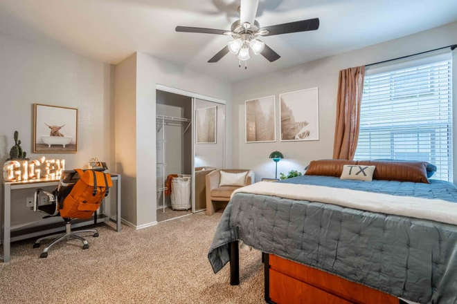 Bedroom - University Trails, Walkable distance to Kyle Field Apartments