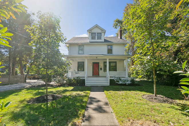 Front of house - Full house located in Old Town Area!