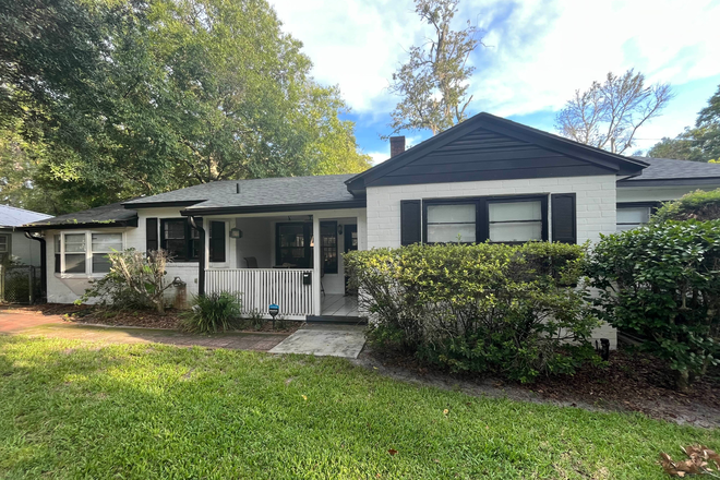 Outside street view - Cozy Off-Campus House