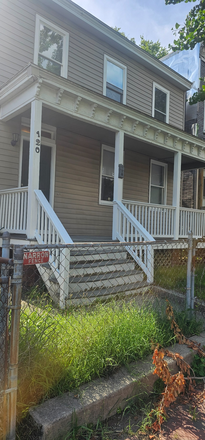 front of 1120 S Pine with front porch...one block to VCU between Cary and Cumberland St - Oregon Hill/Fan One block to VCU 4bath house $3900