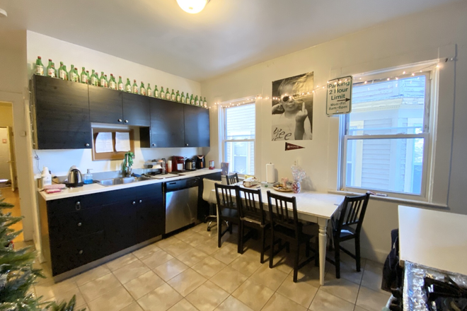 kitchen - Big updated 4 bed/ 1 bath in prime location Apartments