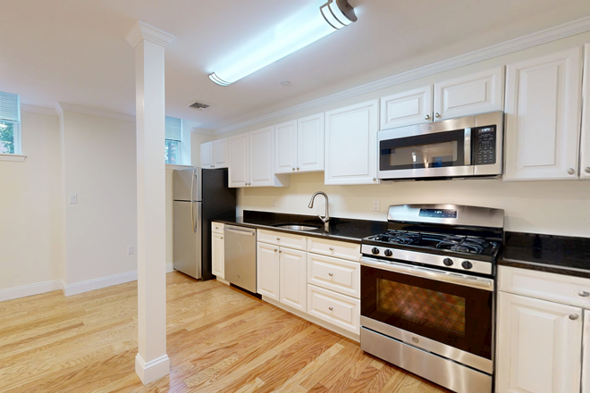 . - **NO BROKERS FEE!** 1 Bed/1 Bath next to campus w/ Heat&Hot Water Included!