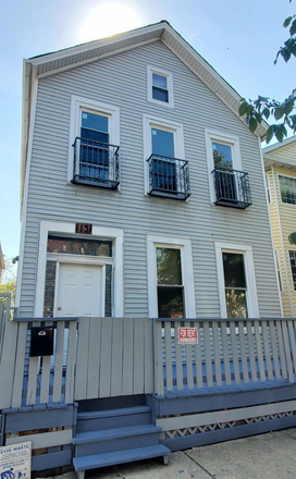 front entrance - 5 bedrooms, 3 baths in the heart of Pilsen