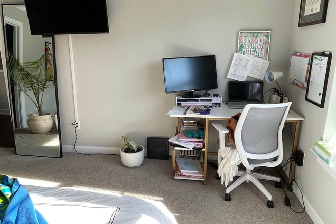 Each bedroom has a study desk and TV - Gorgeous Townhome for Rent