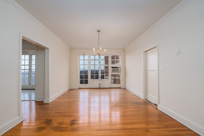 Dining Room - 100 University Parkway Apartments