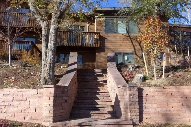 1 - 1695 Mapleton Ave.