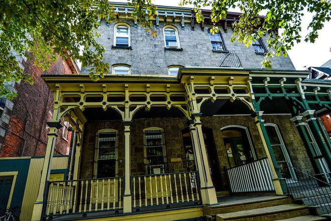 Outside view - Townhouse close to campus