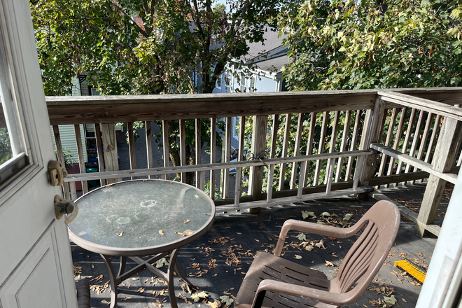 private balcony - 1 Bedroom, Private Balcony, in 4b2b, 15min walk to MIT (Central Square) Apartments