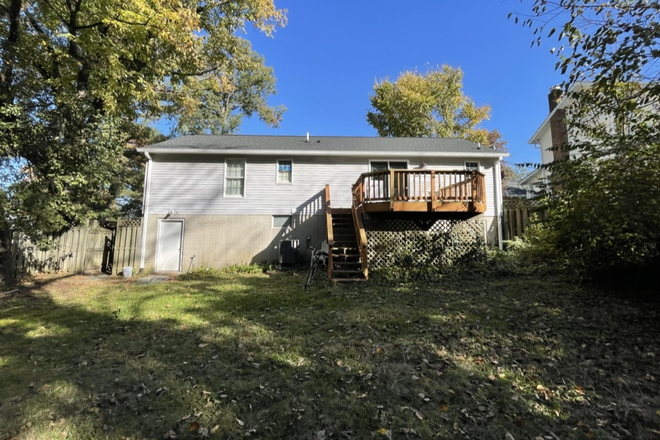 Back Yard - 5 Private Bedrooms in a House, Walking Distance to Campus