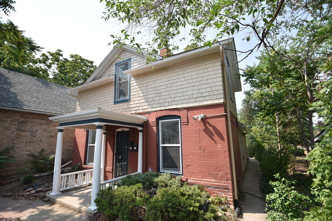 1725 Canyon #A - 1725 Canyon Blvd #A. (2BR/ 1BA) Duplex