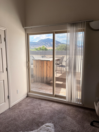 Upper Room/Loft Balcony Entrance - Top Floor Apartment with Flatirons View, Walking Distance to Pearl and Campus, 2 Rooms Available
