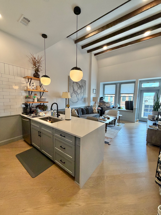 main space - Downtown Condo with balcony and city view