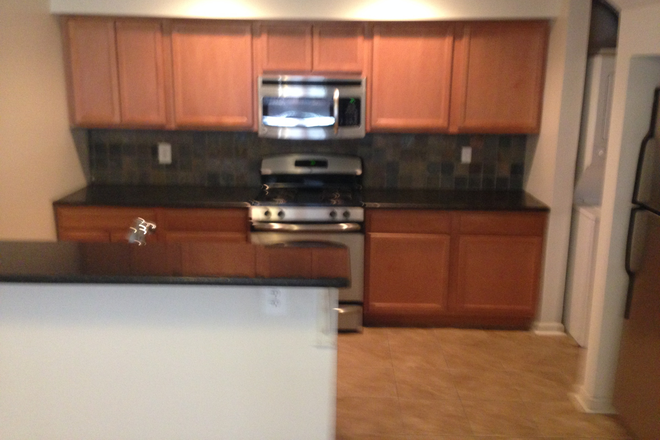 Kitchen - Large 4 Bedroom Apartment on Drexel Campus