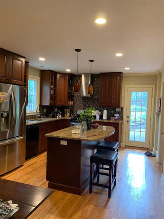 kitchen - Spacious, furnished one bedroom and bath close to campus