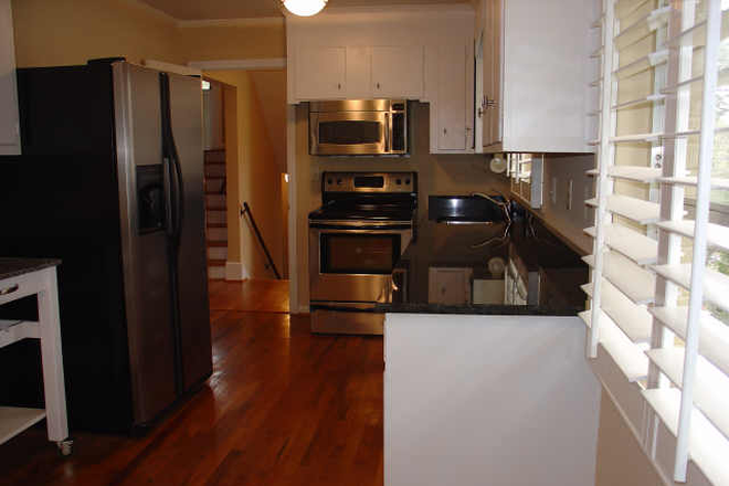 Kitchen view - *Women Only* Shared Housing Close to Campus - Fall Semester 2026 House