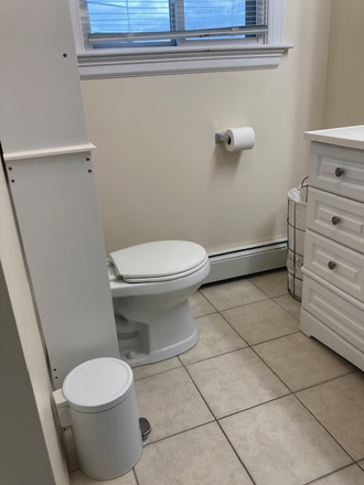 Bathroom 2 - 2 Bedroom Apartment in the West End, Hartford - Near West Hartford line; $1100/mo.