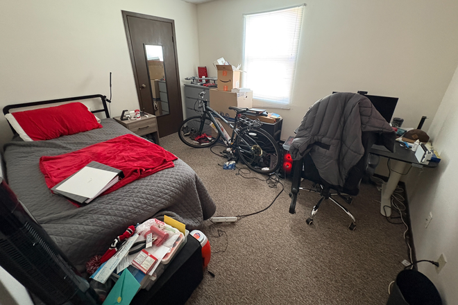 This is the current environment of the room. Bed, desk, chair and shelf will be left - River Cross Apartments