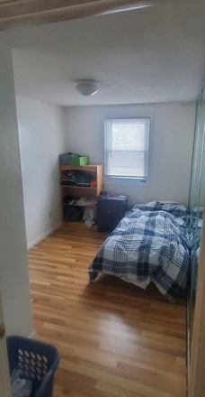 Room - 115 belchertown road, close to bus line. House