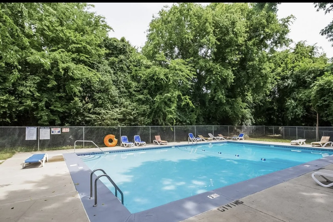 Pool - 1bdrm available in 2bd 1.5bath condo