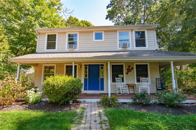 Front of house - Available for a group of 4! 4 Bedroom home in Bonnet Shores!