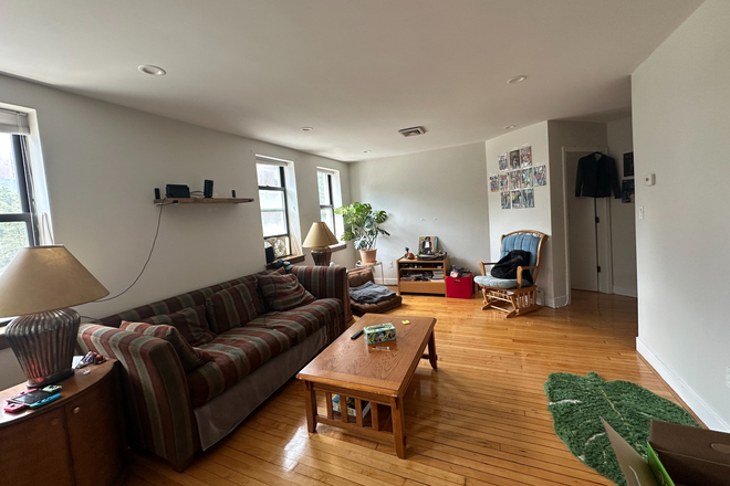 living room - Sunny Riverway 2 bed/2 bath with in unit laundry Apartments