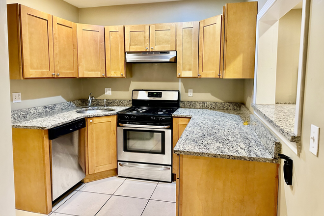 1 - BU Off Campus 4 bedroom 2 bath Condo Quality Unit for 9/1/26 No Security Deposit