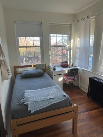 Bedroom - fully furnished - Cozy Room for Student - Walking Distance to Smith School, Whole Foods, CP Metro Station