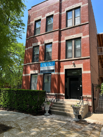 Corner building location - Charming 2 Bedroom apartment close to West and East Campus