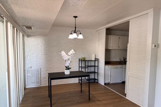 Dining area - 2 Beds 1 Bath - Apartment